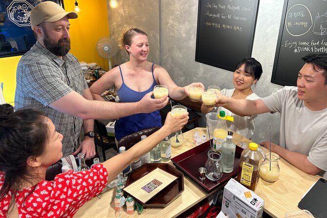 Traditional Soju Class and Makgeolli Tasting in Seoul - Learning the difference between traditional and commercial bottles