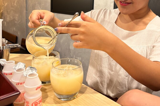 Traditional Soju Class and Makgeolli Tasting in Seoul - Making cocktails and keeping the class lively