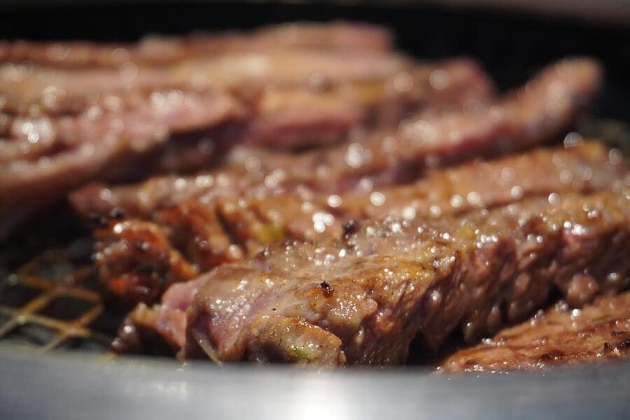 Unique Native Experience : Han River Picnic, Board game, BBQ - Yutnori turns the picnic into a group activity